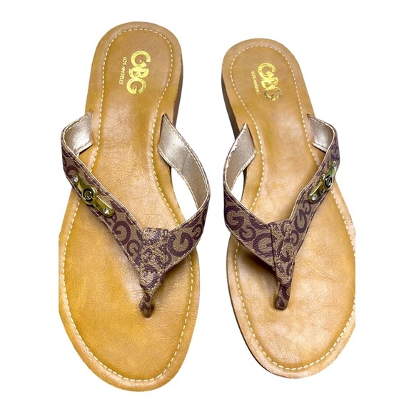 NWOT GUESS Women's Brown Sandals - Picture 1 of 4